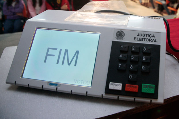 Fraude em urnas eletrônicas é preocupação nas eleições Fraude em urnas eletrônicas é preocupação nas eleições